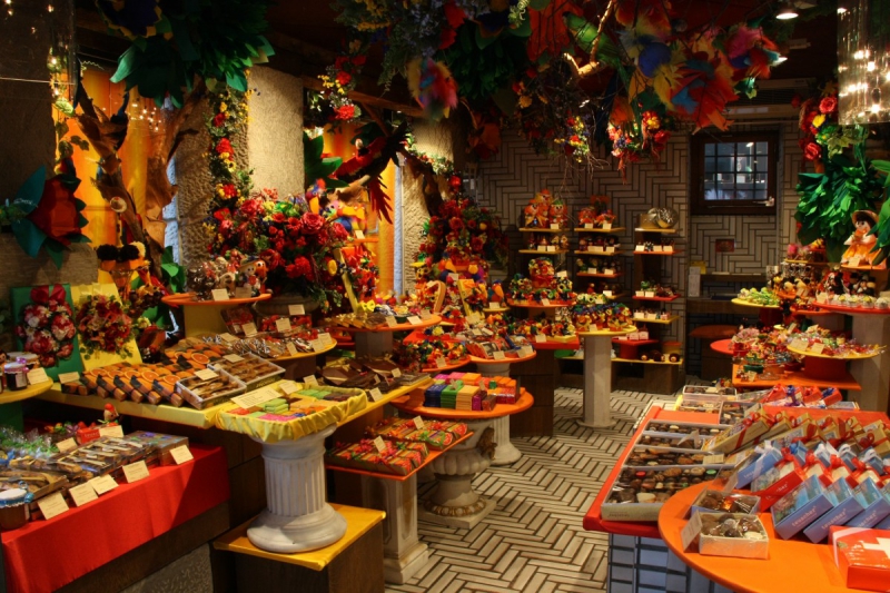 vente-VALBONNE-min_candy_store_chocolate_shop_chocolate_switzerland-393515