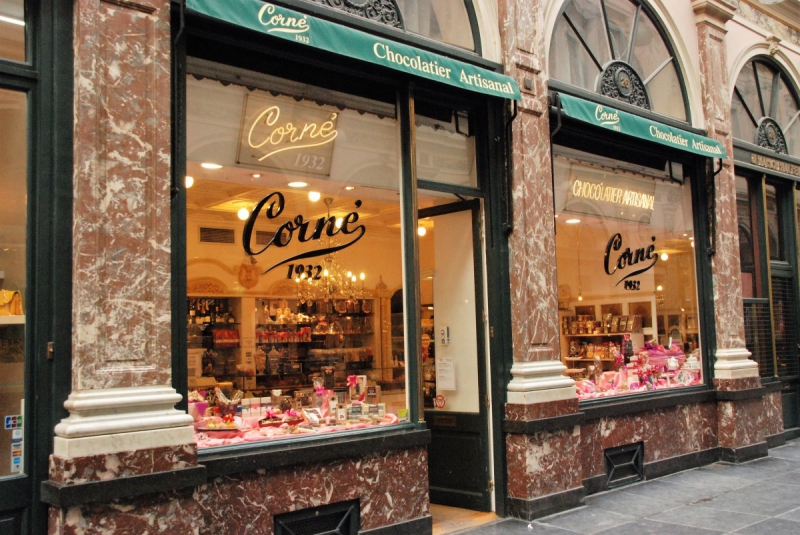 vente-VALBONNE-min_chocolate_chocolaterie_shop_luxury_chic_gallery_brussels_belgium-558146